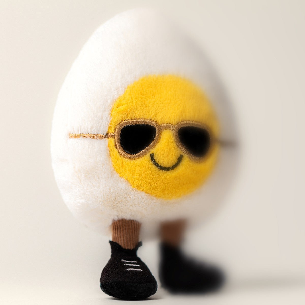 AMUSEABLE EGG CHIC