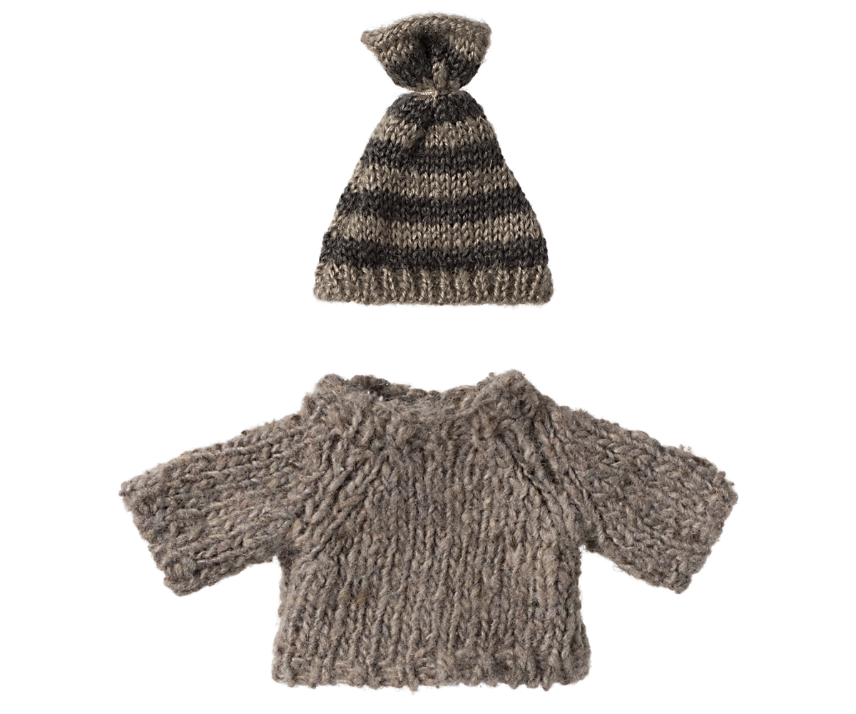 Tøj til mus, strikket sweater og hue, storebror