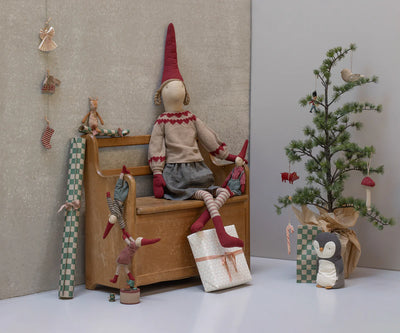 MAILEG NISSE PIGE STR. 6 strik med hjerter og grå nederdel