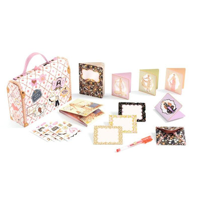 BREVPAPIR I KUFFERT TINOU