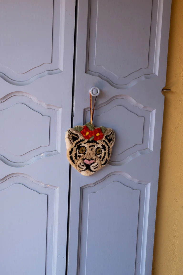 FLORAL WHITE TIGER HEAD RUG