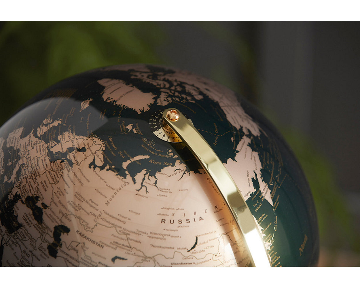 Globus med lys, grøn og messing, 30 cm