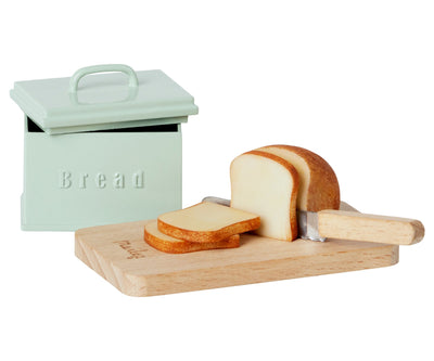 Brødboks med tilbehør